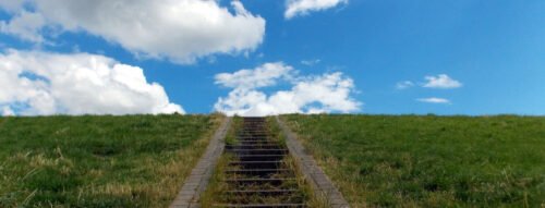 Nằm Mơ Thấy Trèo Thang Có Ý Nghĩa Gì? Điềm Báo Tốt Hay Xấu?