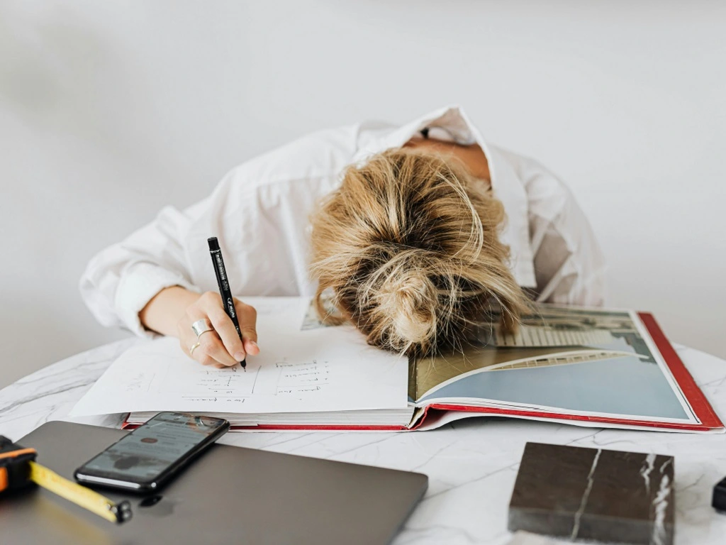 Mơ thấy quyển vở bị rách – Lời nhắc sửa sai