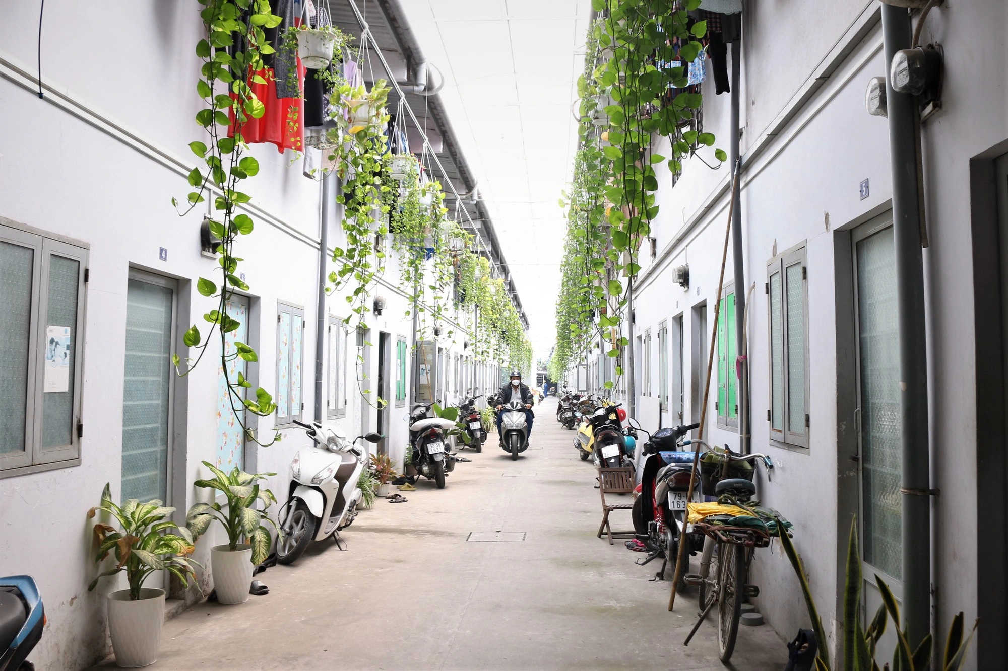 Mơ thấy nhà trọ cháy hoặc hư hỏng