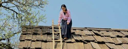 Mơ Thấy Trèo Nóc Nhà – Biểu Tượng Của Khát Vọng, Mạo Hiểm Và Thành Tựu