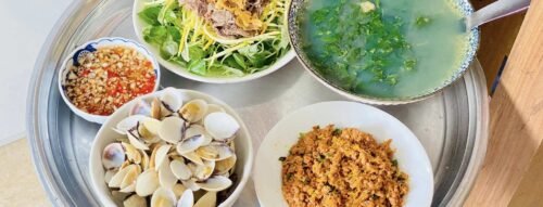 Giải Mã Giấc Mơ Thấy Mâm Cơm – Điềm Báo Sum Vầy, Hạnh Phúc Hay Lo Toan?