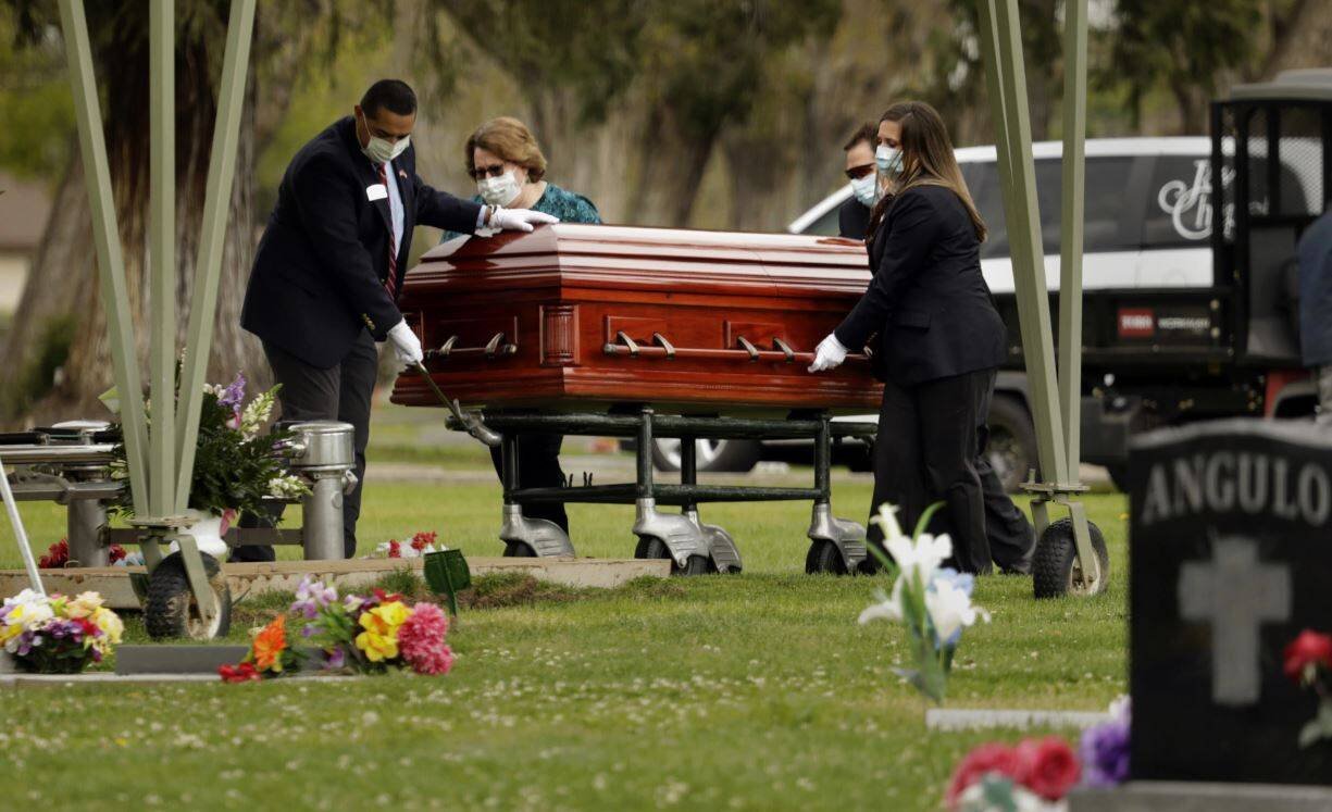 Giải mã các trường hợp cụ thể khi mơ thấy cúng người chết