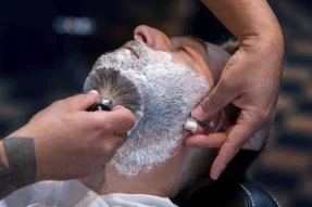 Mơ Thấy Cạo Râu Là Điềm Tốt Hay Xấu? Con Số May Mắn Liên Quan