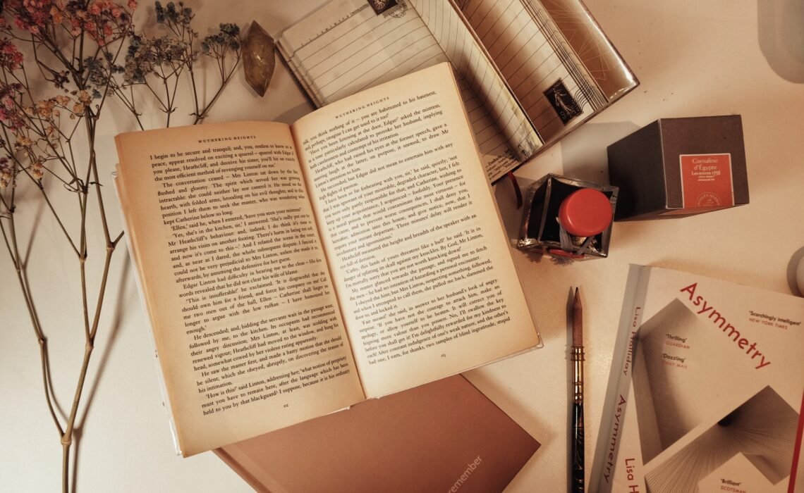 Mơ thấy sổ sách cũ – Bài học từ quá khứ