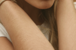 Giải Mã Giấc Mơ Thấy Cánh Tay Lông Lá – Điềm Báo Về Sức Mạnh Và Tính Cách