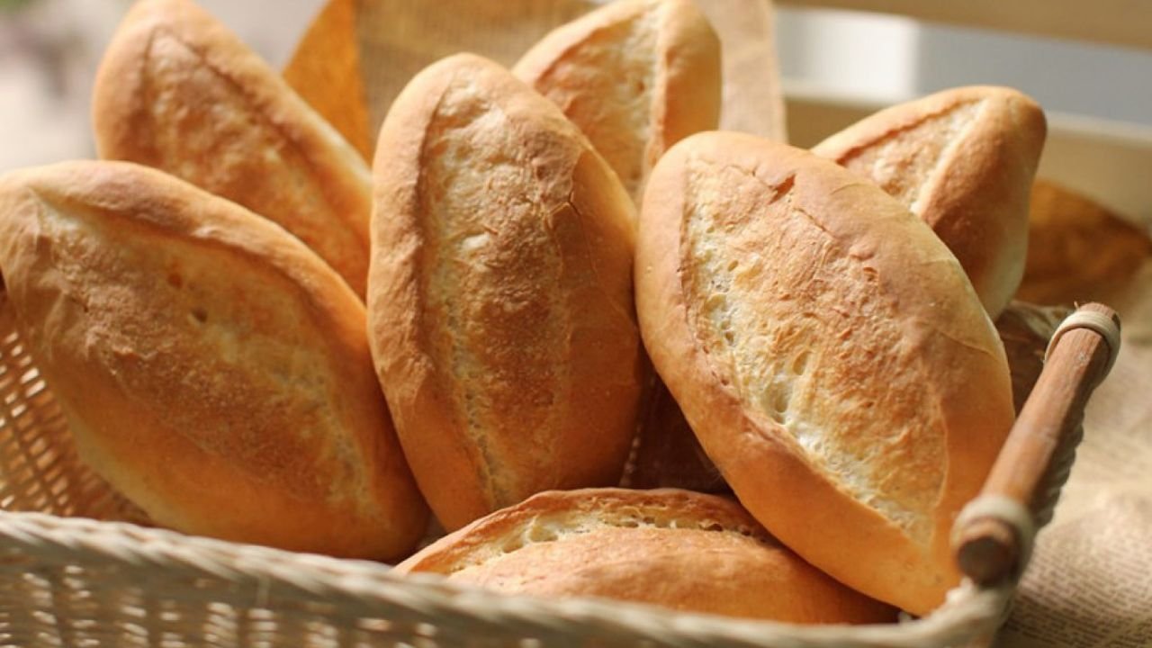 Mơ thấy người thân hoặc người yêu ăn bánh mì