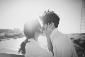 Giải mã giấc mơ thấy nụ hôn qua góc nhìn tâm linh và cảm xúc