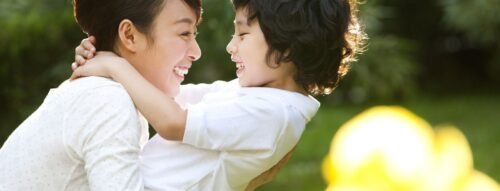 Mơ thấy mẹ bế con trai: Ý nghĩa sâu xa về tình mẫu tử và tương lai sắp tới