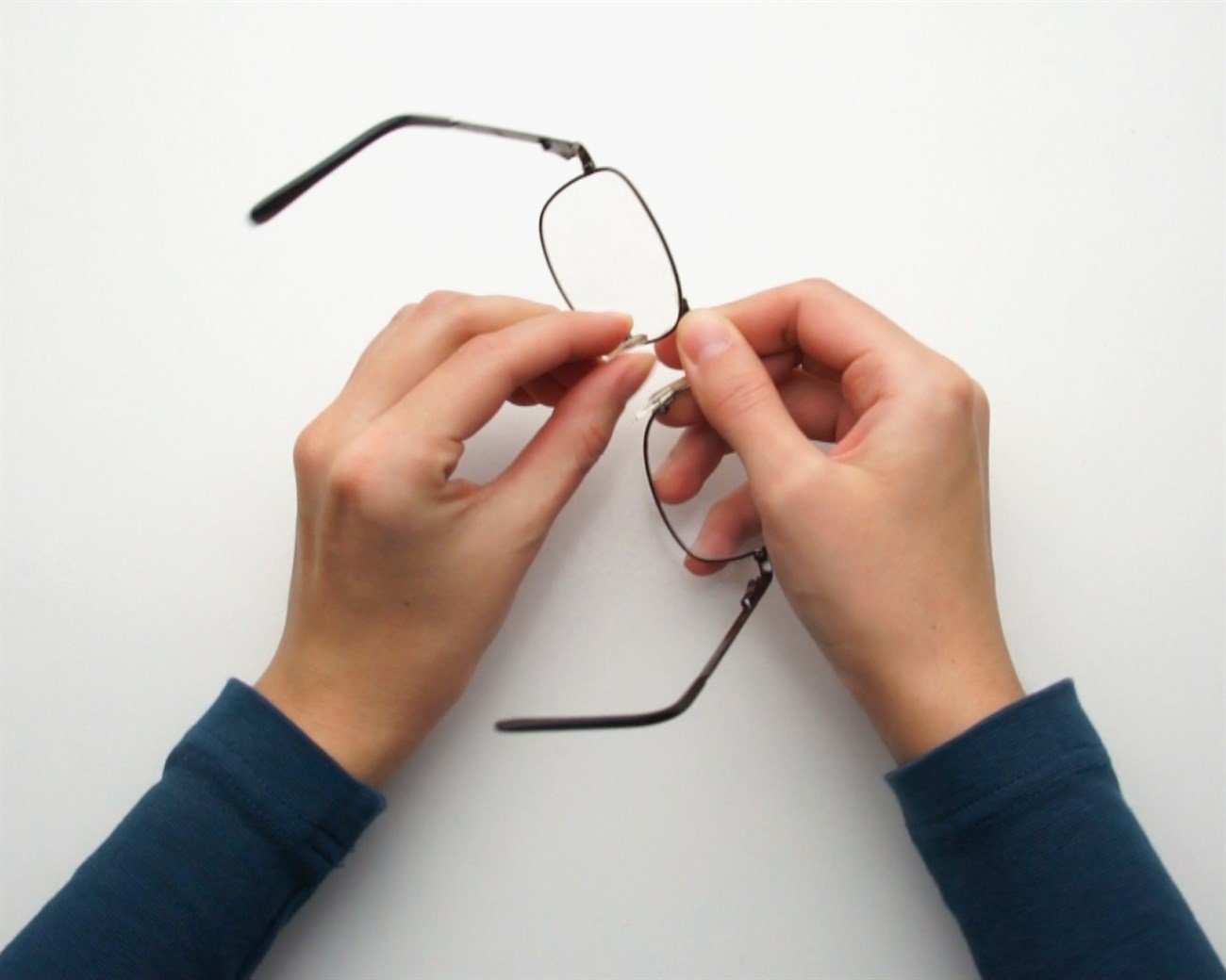 Mơ thấy người khác làm rơi kính của bạn