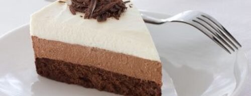 Giải mã giấc mơ thấy ăn bánh ngọt: Biểu tượng của sự sung túc, bình an