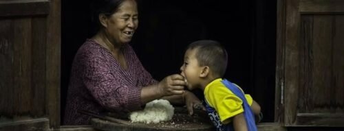 Mơ thấy bà báo hiệu điều gì? Khám phá giấc mơ liên quan đến gia đình, sức khỏe và những cơ hội bất ngờ