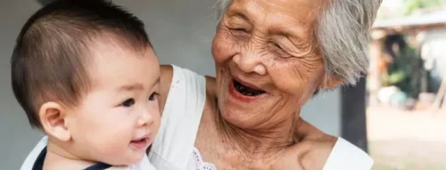 Mơ thấy bà già và trẻ em – Thông điệp sâu sắc từ tiềm thức con người