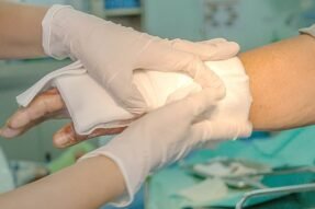 Mơ thấy bị bỏng nước sôi – Giải mã giấc mơ báo hiệu nỗi đau, cảnh báo và cơ hội