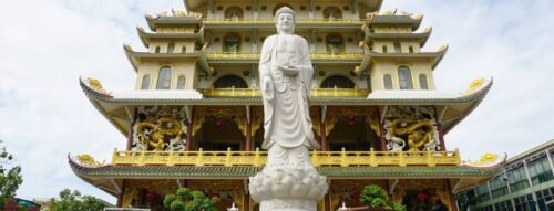 Tại sao bạn lại mơ thấy chùa? Giải thích theo phong thủy, tâm linh và dân gian