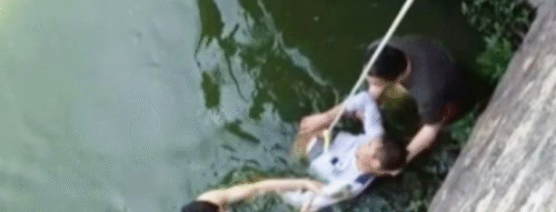 Mơ Thấy Cứu Đàn Ông Khỏi Chết Đuối – Giải Mã Điềm Báo Và Con Số May Mắn