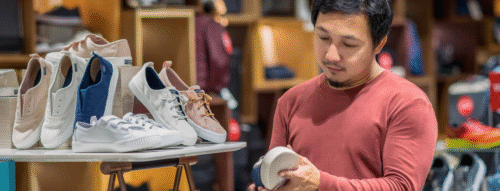 Mơ Thấy Đi Mua Giày – Giải Mã Giấc Mơ Mang Đến Tài Lộc Và Con Số May Mắn