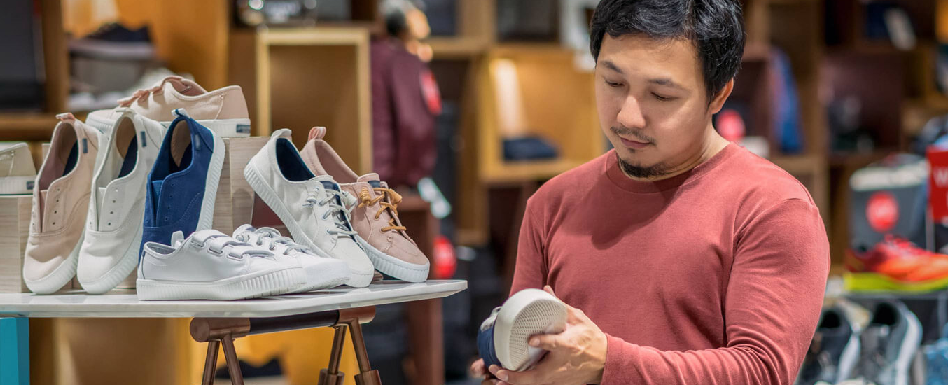 Hình ảnh tượng trưng cho hành trình chọn lựa hướng đi trong cuộc sống.