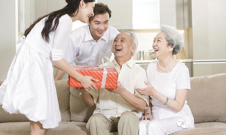 Tình cảm và sự sẻ chia giúp mang lại niềm vui và may mắn.