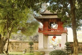 Mơ thấy đình chùa là điềm gì? Giải mã thông điệp tâm linh về bình an và tài lộc