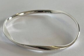 Mơ thấy được bạc: Khi ánh sáng của kim loại phản chiếu điềm báo về tài lộc và cơ hội