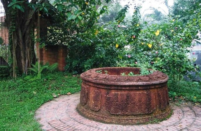 Sau khi mơ thấy giếng nước, bạn nên dành thời gian suy xét cảm xúc hiện tại, công việc và các mối quan hệ xung quanh