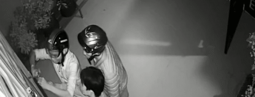 Mơ Thấy Kẻ Trộm Cạy Cửa – Điềm Báo Gì Và Con Số May Mắn Liên Quan