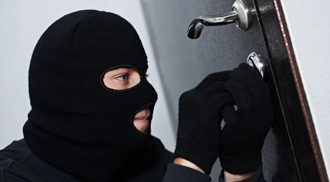 Biểu tượng cho nỗi lo lắng và cảnh báo tiềm thức về sự mất mát.