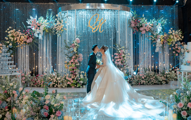 Mỗi chi tiết trong mơ thấy mặc váy cưới đều ẩn chứa ý nghĩa riêng về tương lai tình duyên.