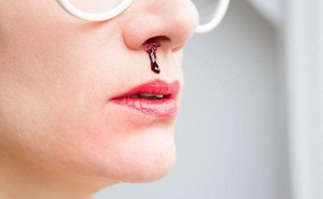 Thể hiện cảm giác lo lắng và bất ngờ khi gặp hiện tượng này.