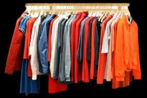 Giải mã giấc mơ thấy may quần áo mới và con số tài lộc đi kèm