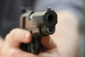 Mơ Thấy Mình Bắn Súng Lục – Giải Mã Giấc Mơ Đầy Ẩn Ý Về Quyền Lực Và Quyết Đoán