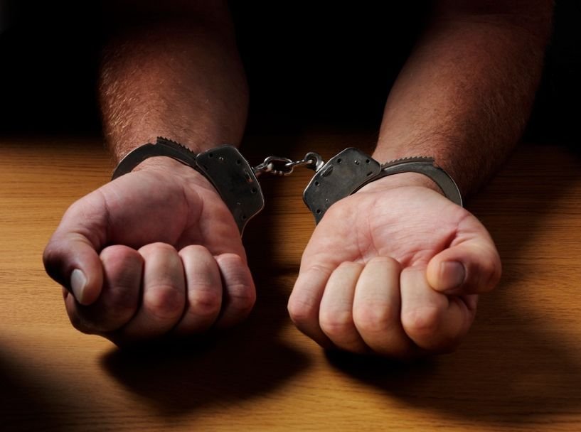 Mơ thấy mình bị bắt thường phản ánh cảm giác áp lực