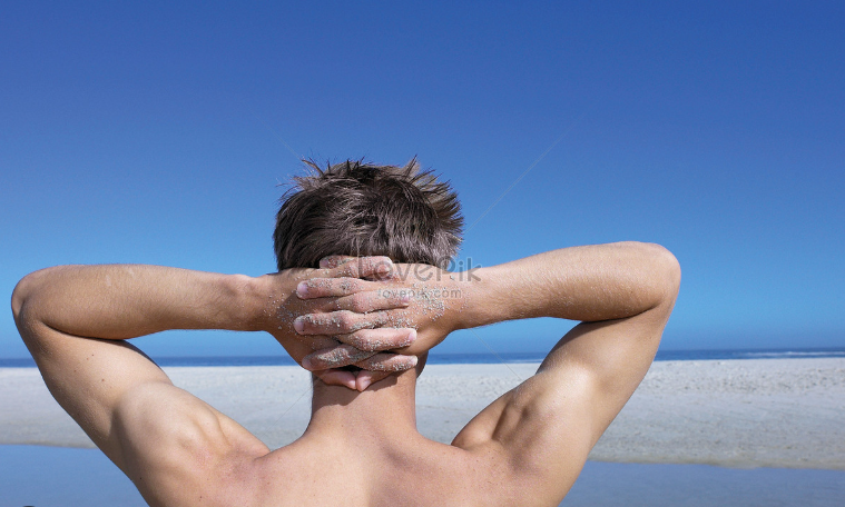 Một bức tranh minh họa người đàn ông đứng giữa biển – tượng trưng cho nội tâm và cảm xúc.