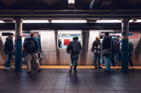 Thể hiện sự chờ đợi đầy cảm xúc.