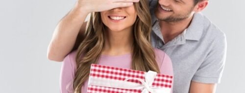 Mơ thấy người yêu tặng quà – Dấu hiệu của hạnh phúc hay lời nhắn gửi