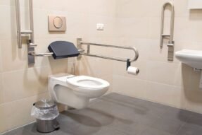 Giải mã điềm báo khi mơ thấy nhà vệ sinh và thông điệp vô hình