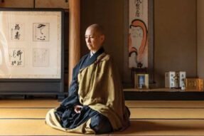 Bật mí ý nghĩa khi bạn mơ thấy ông sư ghé thăm