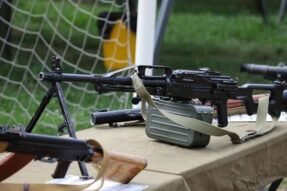 Ý nghĩa giấc mơ thấy súng AK: Khi giấc mơ mang thông điệp cảnh báo hoặc sức mạnh tiềm ẩn