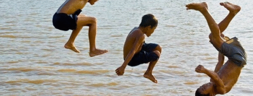 Mơ Thấy Tắm Sông – Giải Mã Giấc Mơ Thanh Lọc Tâm Hồn Và Con Số May Mắn