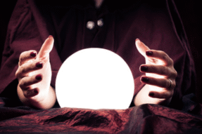 Mơ Thấy Thầy Bói – Giải Mã Điềm Báo Bí Ẩn Và Con Số Liên Quan