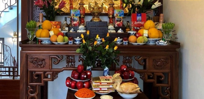 Không gian cúng tế biểu trưng cho điềm lành và phước đức.