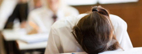 Mơ Thấy Thi Cử Gian Lận: Cho Thấy Sự Tự Ti Trong Bạn