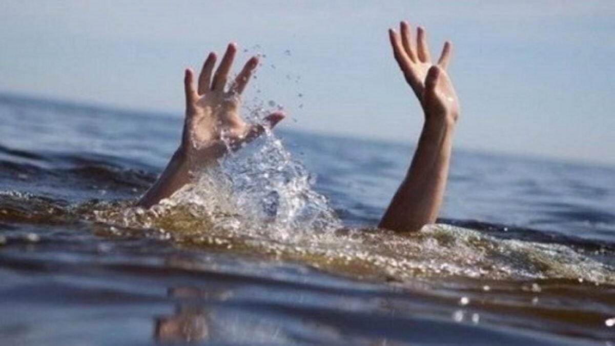 Con số may mắn khi mơ thấy hai người đàn ông chết đuối