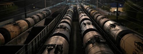 Giải Mã Giấc Mơ Thấy Dầu Hỏa – Điềm Báo Về Tài Lộc Và Cảnh Báo Tiềm Ẩn