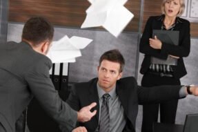 Mơ Thấy Bị Đuổi Việc Báo Hiệu Biến Động Trong Sự Nghiệp