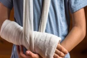 Giải mã ý nghĩa giấc mơ thấy bị gãy tay và điều cần lưu ý