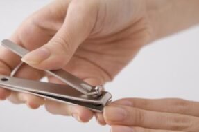 Mơ Thấy Cắt Móng Tay – Giải Mã Giấc Mơ Và Điềm Báo Thú Vị