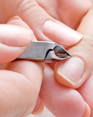 Mơ thấy cắt móng tay đánh con gì?