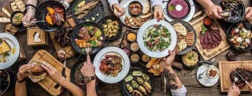 Mơ Thấy Đi Ăn Tiệc Mang Đến Niềm Vui Và Điềm Báo May Mắn