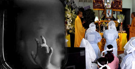 Thể hiện sự thức tỉnh và đổi mới sau giấc mơ thấy đi đám tang.